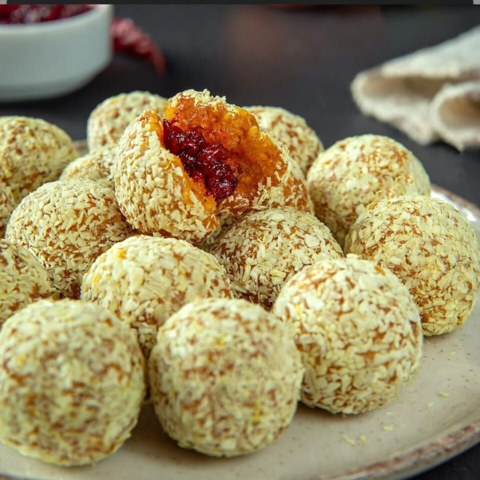 FitFit Hindistan Cevizi Kaplı Ekstra Acı Dolgulu Mangolu Meyve Topları Glutensiz Doğal Atıştırmalık 100GR X 5 ADET