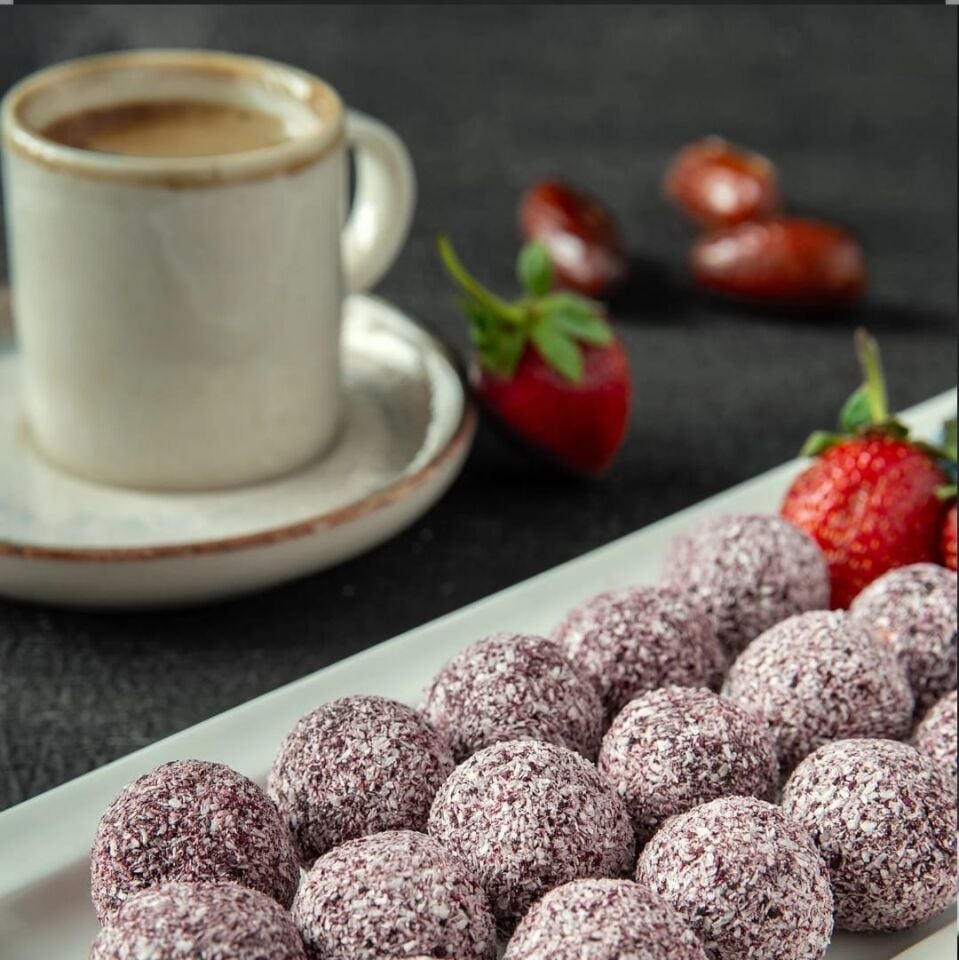 FitFit Hindistan Cevizi Kaplı Orman Meyveli Hurma Meyve Topları Glutensiz Doğal Atıştırmalık 100GR X 5 ADET