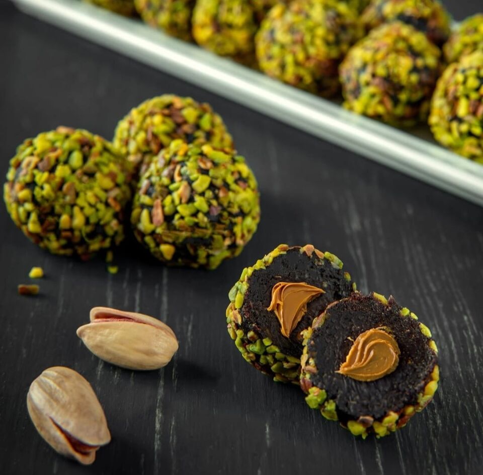 FitFit Antep Fıstıklı ve Hurmalı Meyve Topları Glutensi, Doğal Atıştırmalık 100GR X 10 ADET