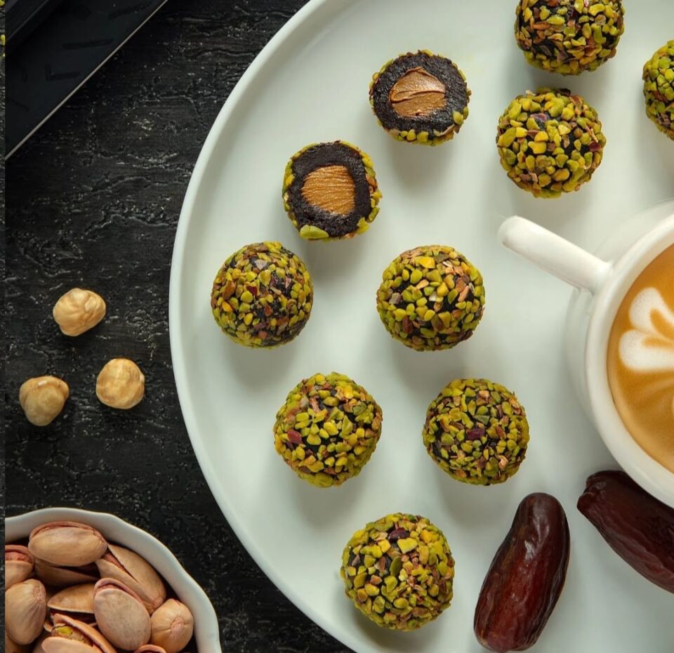 FitFit Antep Fıstıklı ve Fıstık Ezmesi Dolgulu Hurmalı Meyve Topları Glutensiz Doğal Atıştırmalık 36GR X 15 ADET