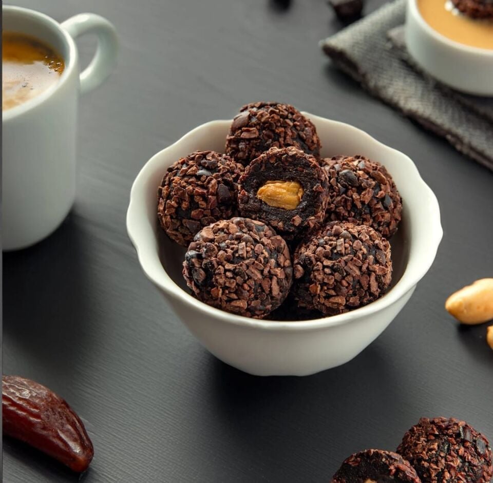 FitFit Kakao Çekirdeği Kaplı Fıstık Ezmesi Dolgulu Hurma Meyve Topları Glutensiz Doğal Atıştırmalık 36gr X 15 ADET