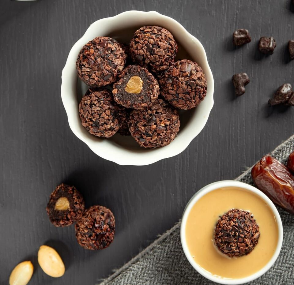 FitFit Kakao Çekirdeği Kaplı Fıstık Ezmesi Dolgulu Hurma Meyve Topları Glutensiz Doğal Atıştırmalık 36gr X 15 ADET