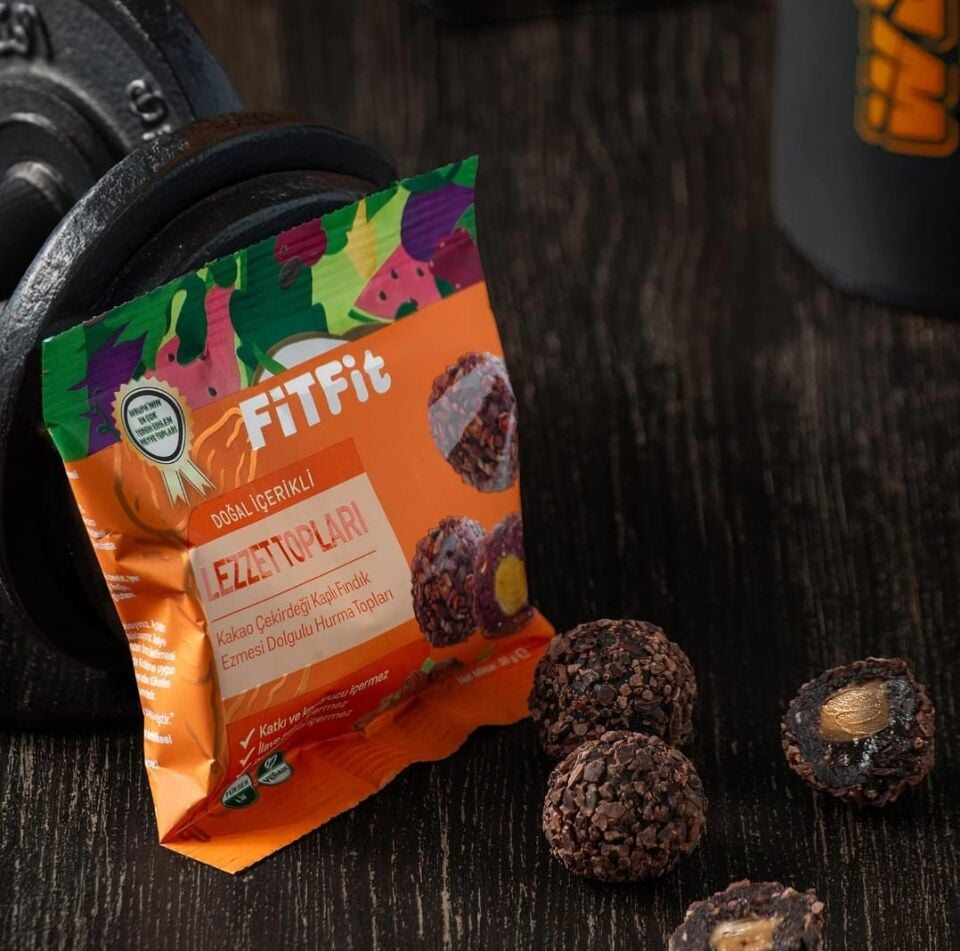 FitFit Kakao Çekirdeği Kaplı Fındık Ezmesi Dolgulu Hurma Meyve Topları Glutensiz Doğal Atıştırmalık 36gr X 15 ADET