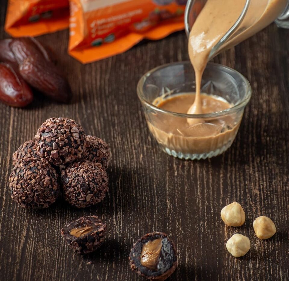 FitFit Kakao Çekirdeği Kaplı Fındık Ezmesi Dolgulu Hurma Meyve Topları Glutensiz Doğal Atıştırmalık 36gr X 15 ADET