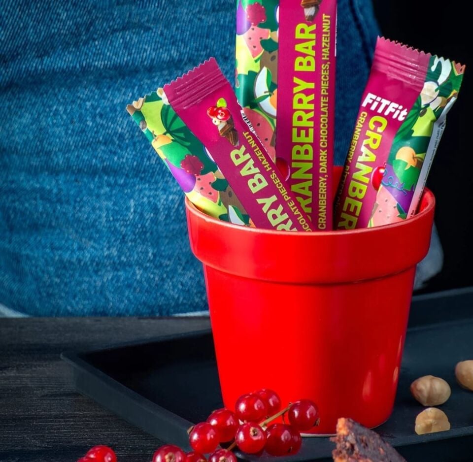 FitFit Cranberry Bitter Çikolata Parçacıklı Bar Glutensiz Doğal Atıştırmalık 35GR X 12 ADET