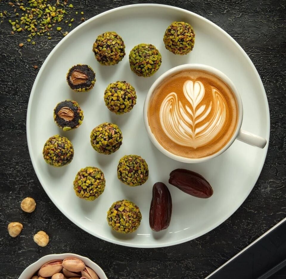 FİTFit Antep Fıstıklı ve Fıstık Ezmesi Dolgulu Hurmalı Meyve Topları 36GR X 1 ADET