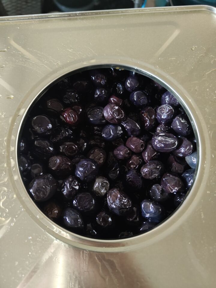 Gemlik Yağlı Sele Siyah Zeytin  (320-350 adet/kg) – 10 kg