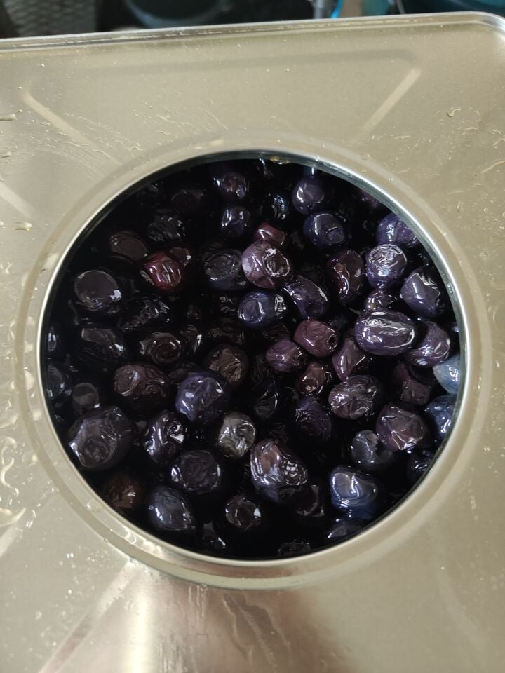 Gemlik Yağlı Sele Siyah Zeytin  (320-350 adet/kg) – 10 kg