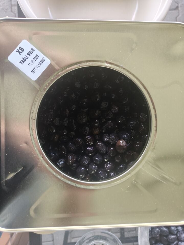 Gemlik Yağlı Sele Siyah Zeytin  (320-350 adet/kg) – 10 kg