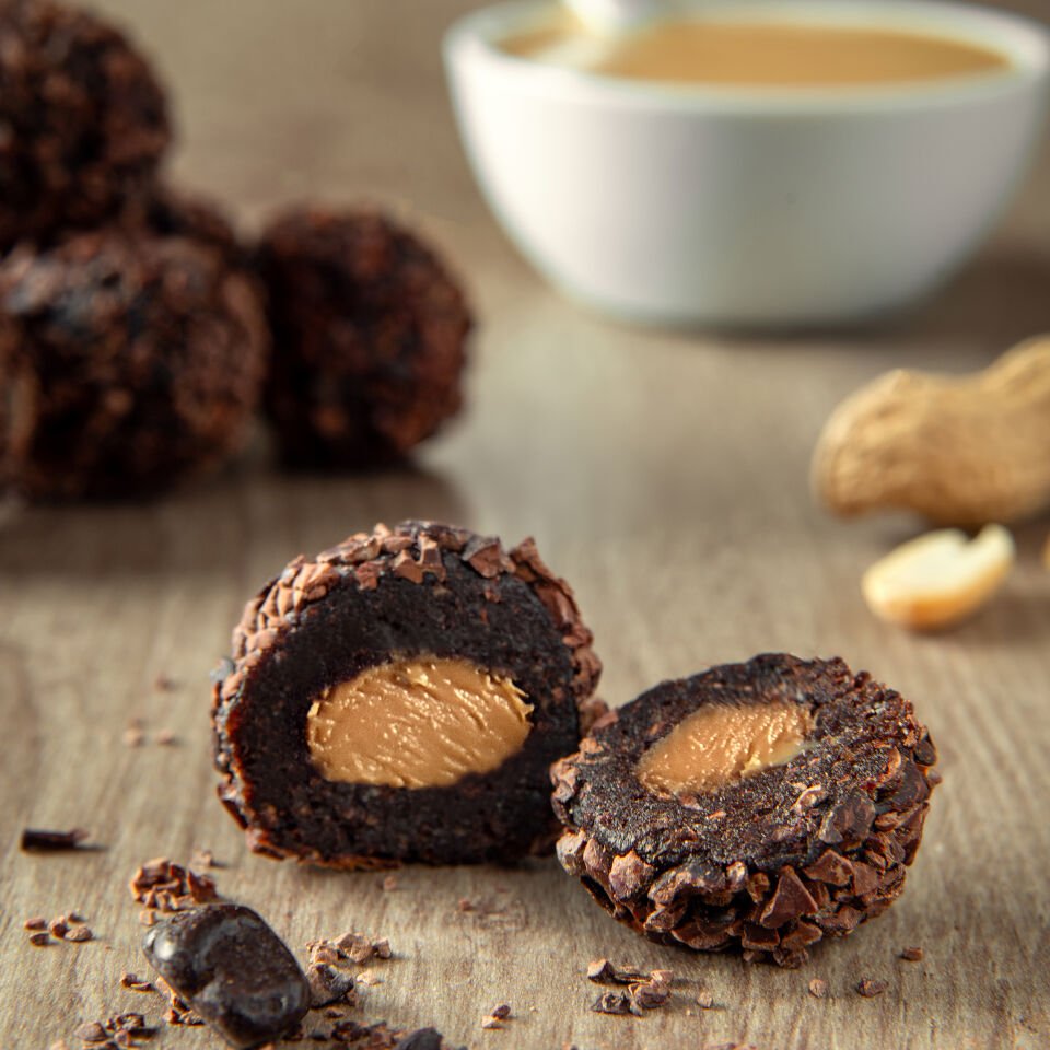 FiTFit Doğal İçerikli Lezzet Topları | Kakao Çekirdeği Kaplı Fıstık Ezmesi Dolgulu Hurma Topları 100 gr X 5 ADET