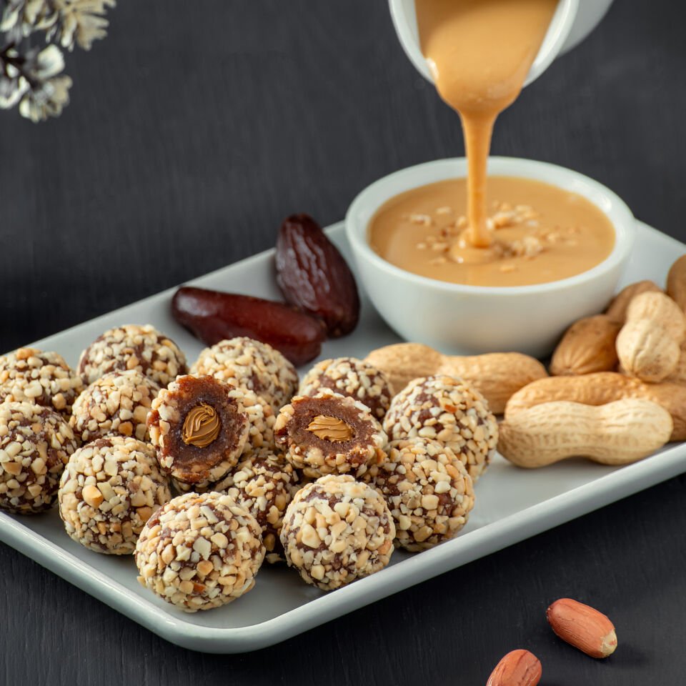 FiTFit Doğal İçerikli Lezzet Topları | Fıstık Kaplı Yer Fıstığı Ezmesi Dolgulu Hurma Topları 100 gr X 5 ADET