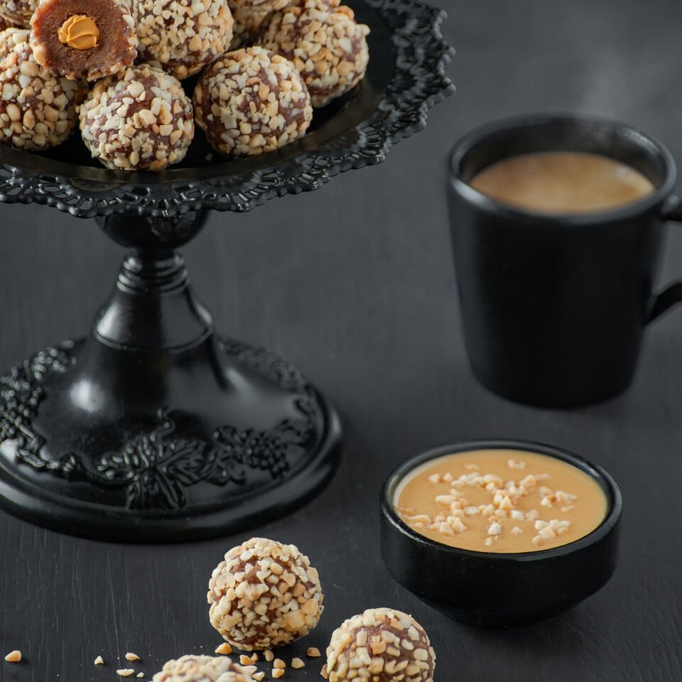 FiTFit Doğal İçerikli Lezzet Topları | Fıstık Kaplı Yer Fıstığı Ezmesi Dolgulu Hurma Topları 100 gr X 5 ADET