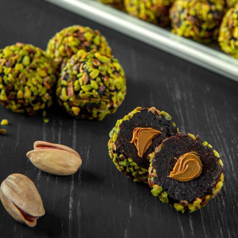 FiTFit Doğal İçerikli Lezzet Topları Antep Fıstıklı Fındık Ezmesi Dolgulu Lezzet Topları 100 gr x 5 ADET