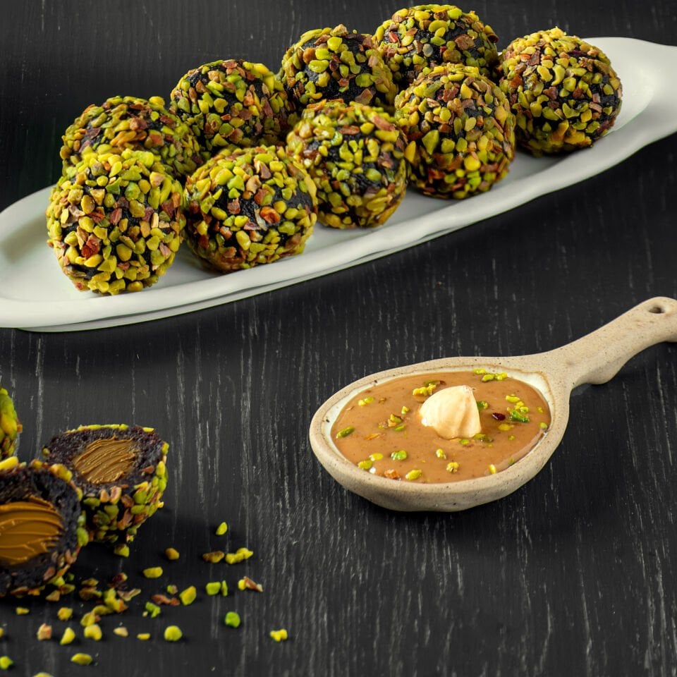 FiTFit Doğal İçerikli Lezzet Topları Antep Fıstıklı Fındık Ezmesi Dolgulu Lezzet Topları 100 gr x 5 ADET