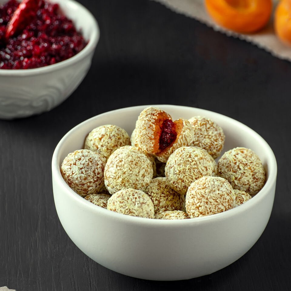 FiTFit Doğal İçerikli Lezzet Topları | Ekstra Acı Dolgulu Mangolu Hurma Meyve Topları 100 gr X 5 ADET