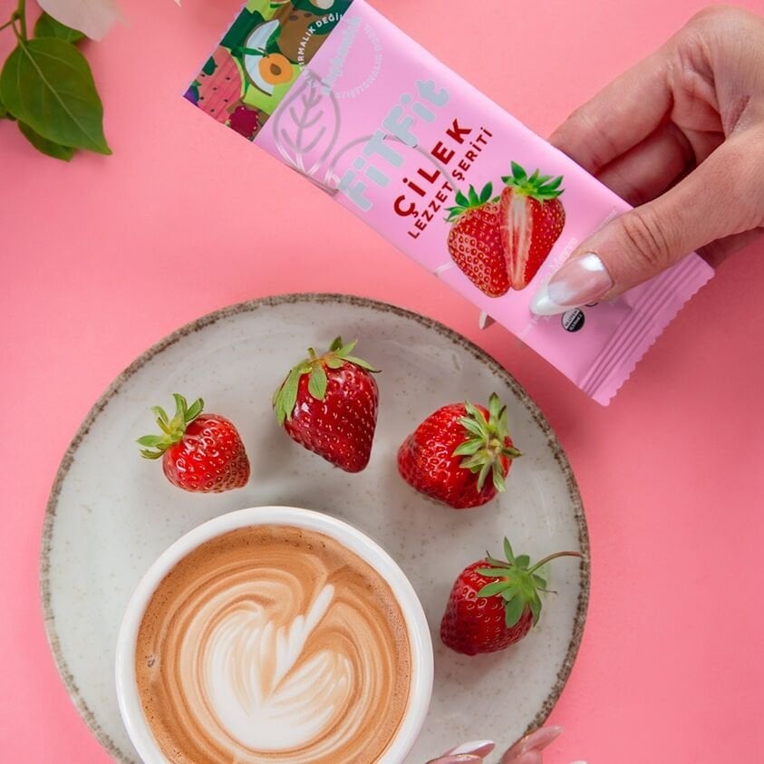 FiTFit Çilek Lezzet Şeriti | Doğal Meyve Pestili Şekersiz Sağlıklı Atıştırmalık 14 gr x 6 ADET